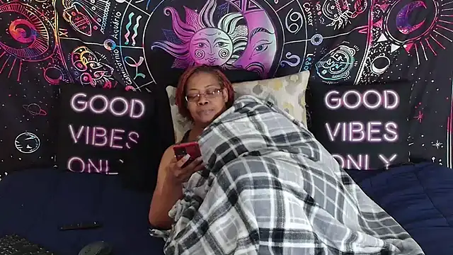 Chat +18 de RenaeCumsAlot ao vivo