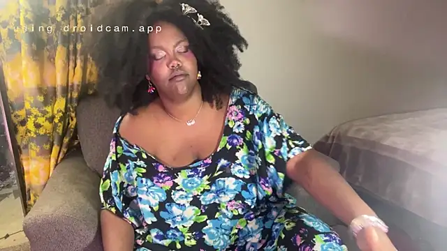 הופעת וובקאם של juicy_janet