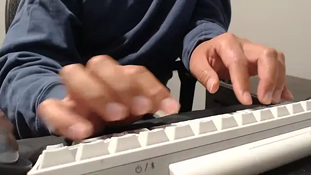 Pokazy przed kamerką – OfficeBoy_M