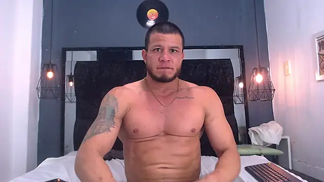 Maximiliano_Stronge – Naživo XXX chat