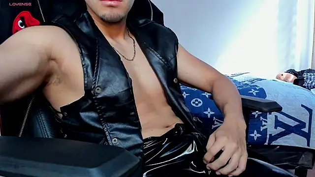 Chat XXX en directo de Tommy_Bred