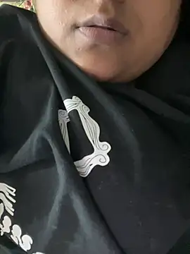 radhikkaa Adlı Modelin Canlı XXX Sohbeti