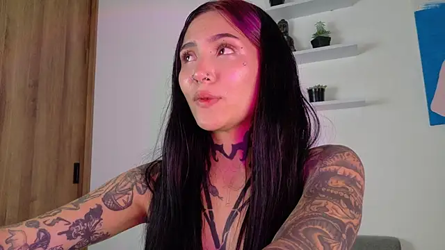 צ'אט XXX בשידור חי של sara_queen10