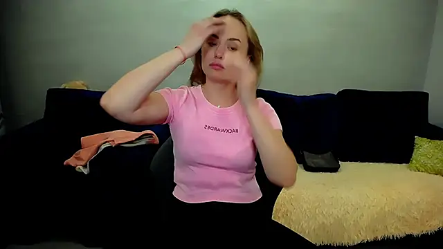 LiluMoon__ Adlı Modelin Canlı XXX Sohbeti