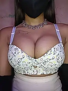 Strip_Hotty242 Adlı Modelin Canlı XXX Sohbeti