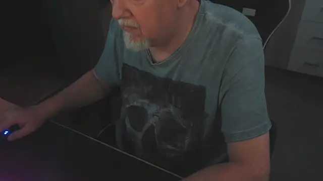 XXX chat uživo modela Teddybaer372