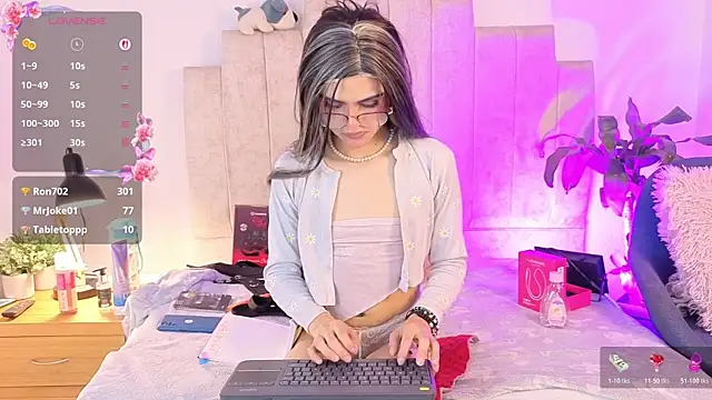 Вебкам-шоу Emily_hall19