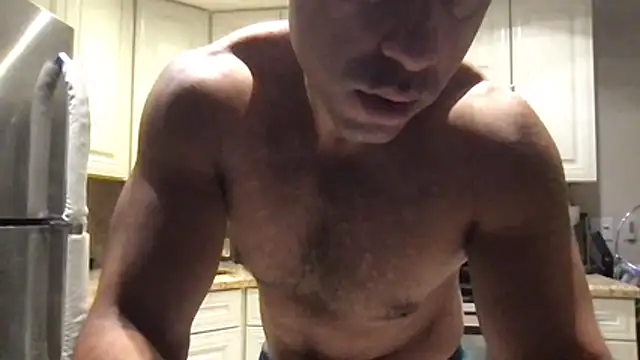 BigGuyMuscle: διαδικτυακό σόου στην κάμερα