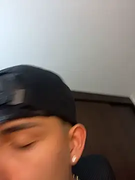 XXX chat uživo modela Lander_Cruz