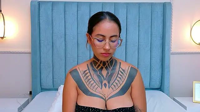 Chat +18 de NicoleBlum ao vivo
