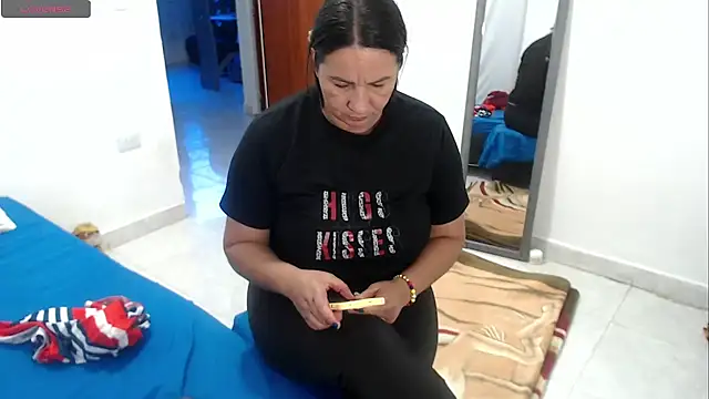 LAURA_Foxht – Naživo XXX chat