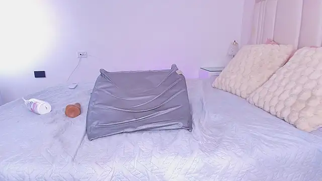 alanarose18 Adlı Modelin Canlı XXX Sohbeti