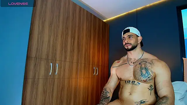 massimo_visconti live XXX chat