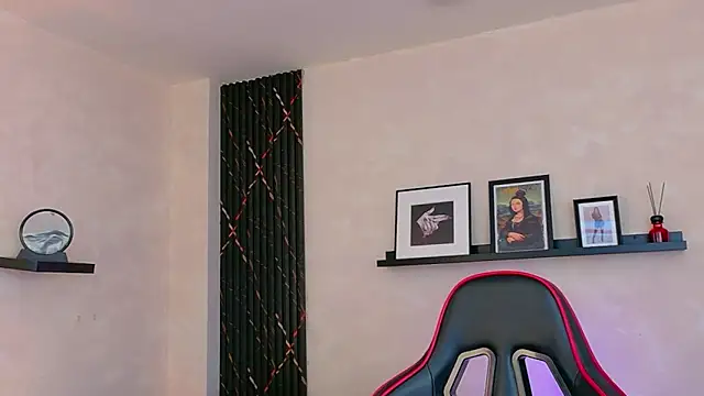 EmmyEvans1's Live XXX Chat