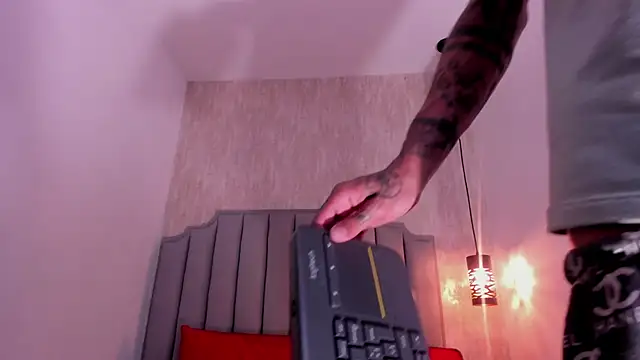Hisoka_011 Webcam Show