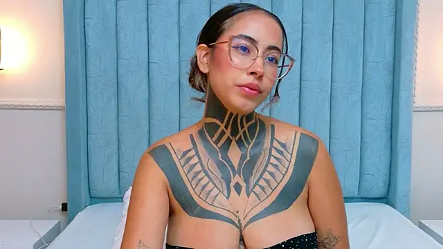XXX chat uživo modela NicoleBlum