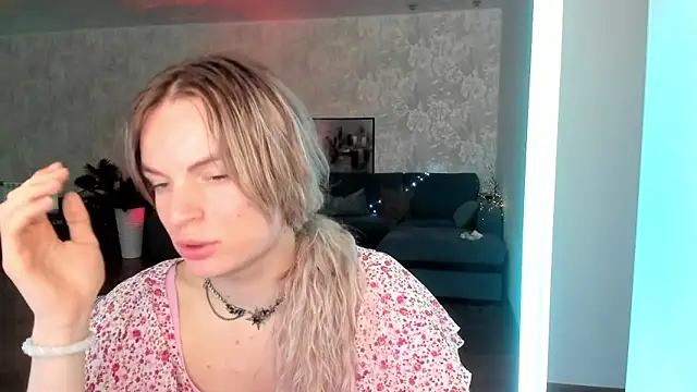 milliKira006 Show in webcam