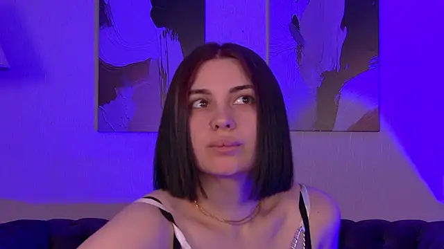 AdrianaToress' Live XXX Chat