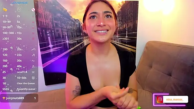 Chat XXX ao vivo de Nina-Mars