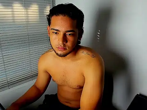 Show modela louis_rueda na web-kameri