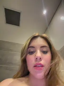 Alirawrz Show in webcam