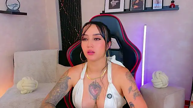 EmmyEvans1's Live XXX Chat