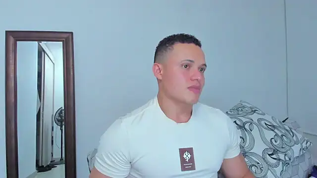 KingLevi01 live XXX chat