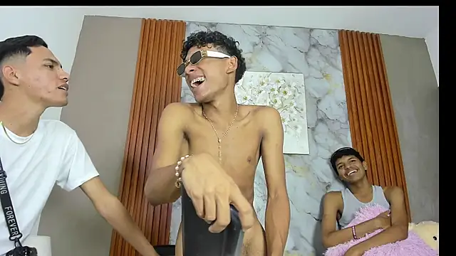 عرض كام THREE_BLACK