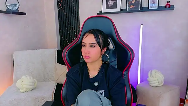 EmmyEvans1 Live XXX-chat