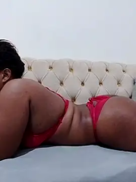 Show de naughtyzuri na webcam