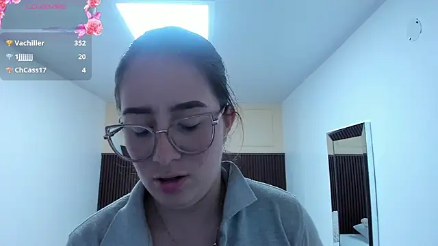 SAMANTHAFIORE2 Adlı Modelin Canlı XXX Sohbeti