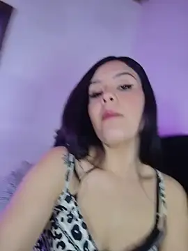 Chat XXX en directo de HollyMoon_