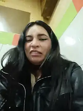 Sky__19 élő XXX-chatje