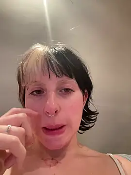 MikaScarlet webcam show