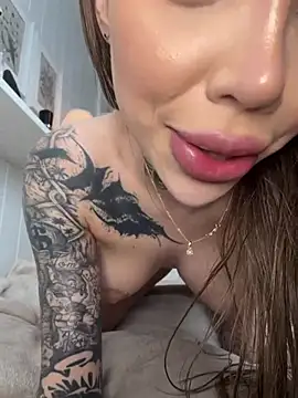 Pokazy przed kamerką – mc-Olivia