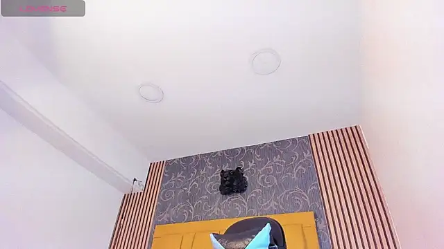 valenrss Show in webcam