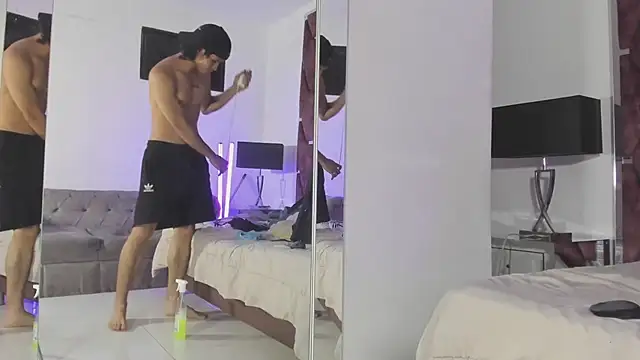 TonyBenedetti Adlı Modelin Web Kamerası Şovu