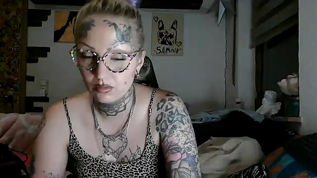 RoxxyInk XXX чат на живо