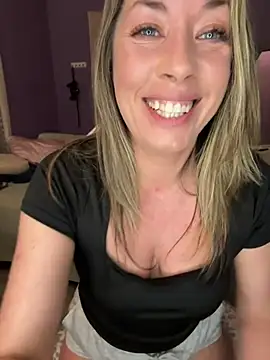 MiraKisss' Webcam Show