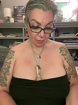 dieseldame1313 Show in webcam