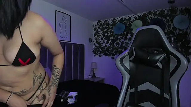 Kitty_Gang Live XXX-Chat