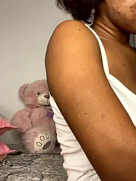_yisela_ Show in webcam