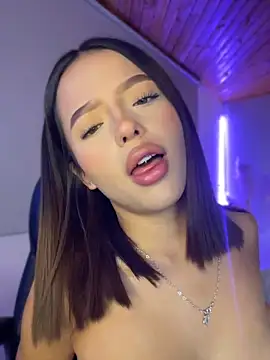Sofia18_pinkk's Live XXX Chat