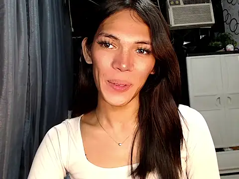 GORGEOUS_CARMEE Show in webcam