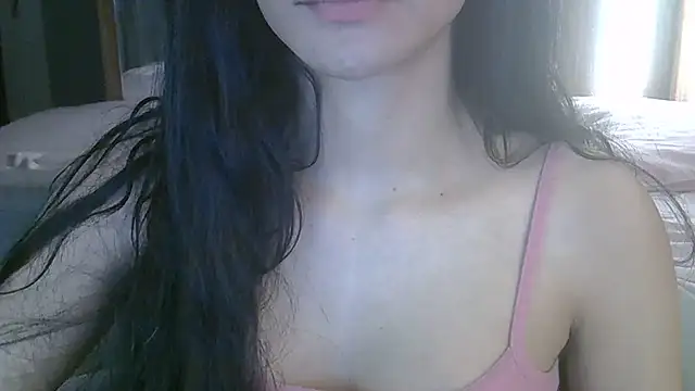 SkinnyKitten live XXX chat
