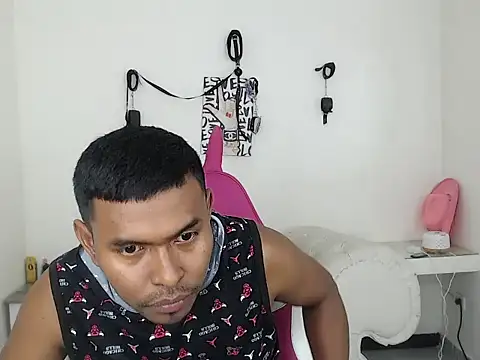 Adam_Morgan2 Show in webcam