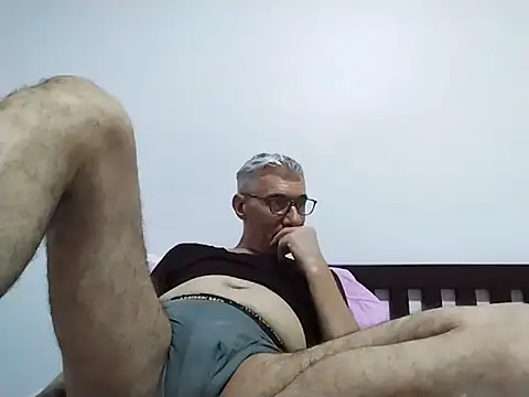BIGUNCUTHARDCOCK 现场XXX聊天