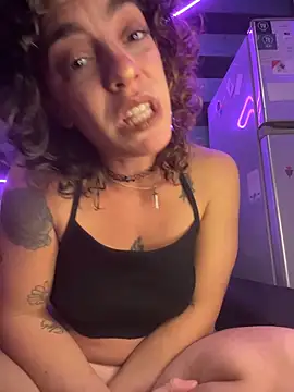 XXX chat uživo modela SalyTredelMonte