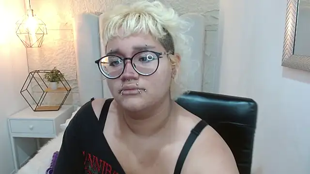 Echypyon_ Adlı Modelin Canlı XXX Sohbeti