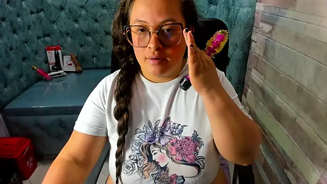 دردشة Sarah_Boobs_ الجنسية المباشرة